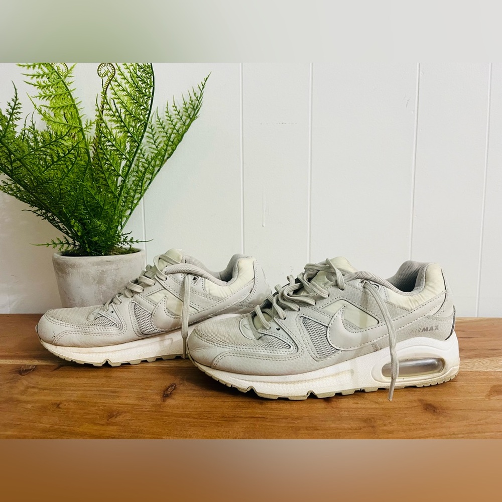 Women’s NIKE AIR MAX COMMndox CD